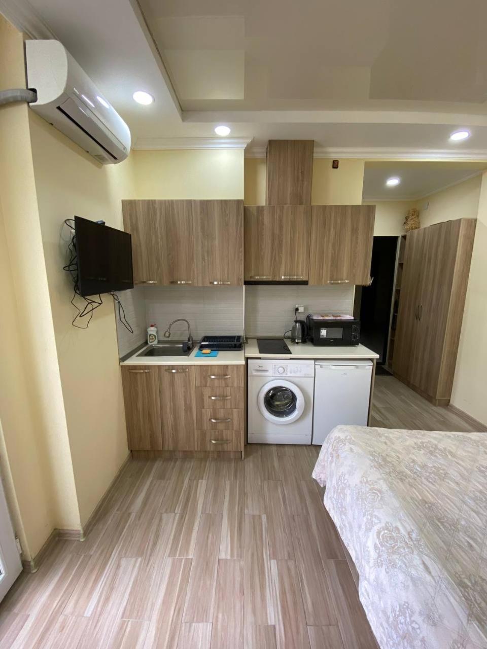 Студия Радуга У Моря Колхида Apartment Batumi Exterior photo